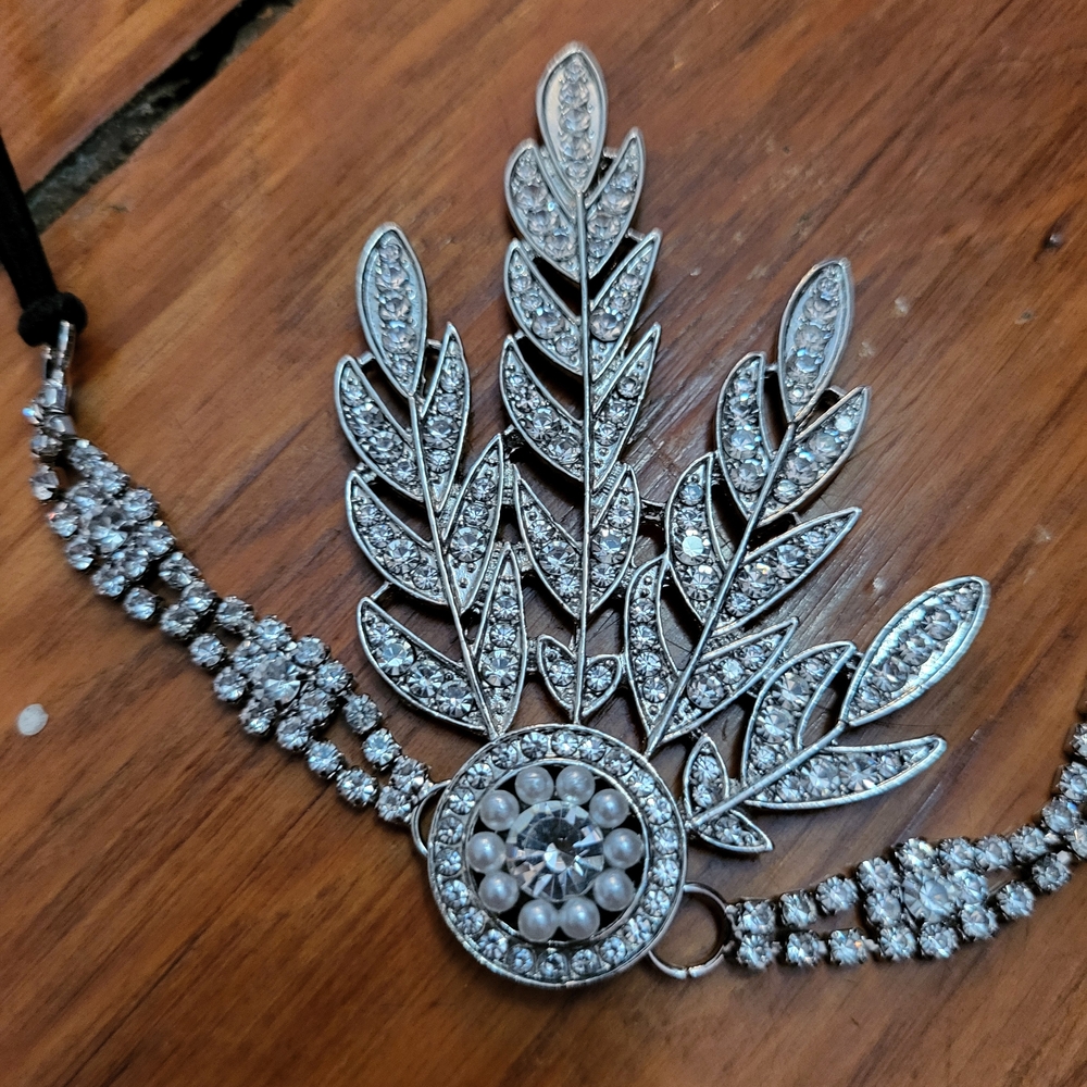 Elegant Silver Hair Accessory - Picture 2 of 4